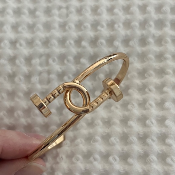 New Gold Tone Nail Twist Cuff Bracelet - Picture 13 of 15
